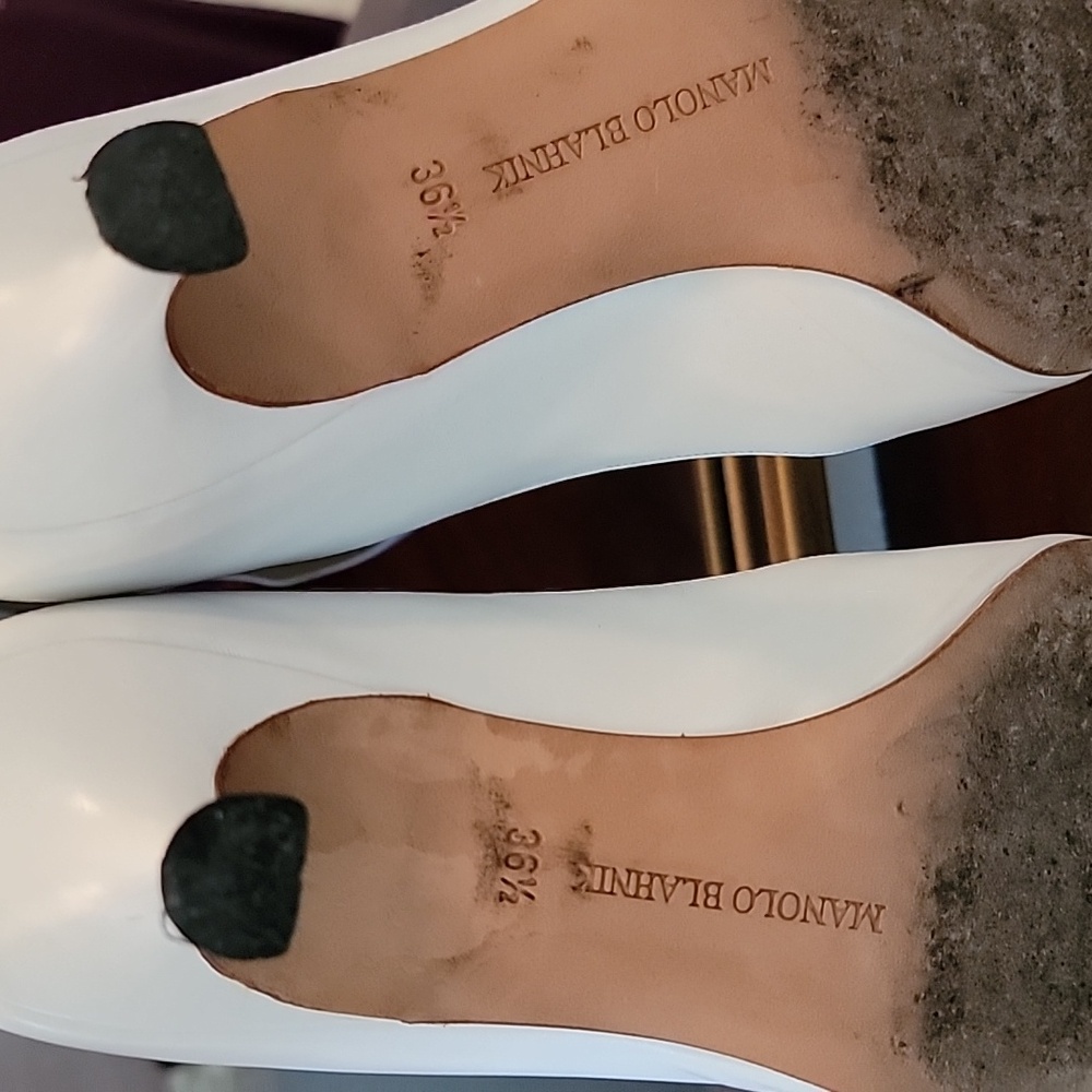 Manolo Blahnik kitten heels - Picture 7 of 8